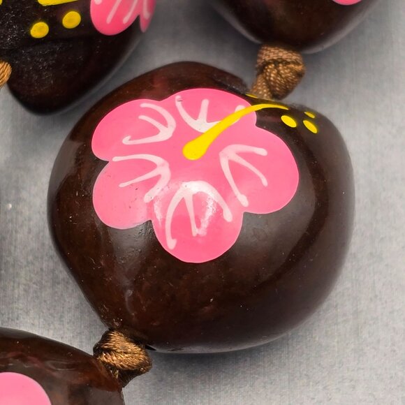 VTG Hawaiian Kukui Nut Lei 30" Brown w/ Hand Painted Pink Hibiscus Ribbon Tie - Picture 5 of 10